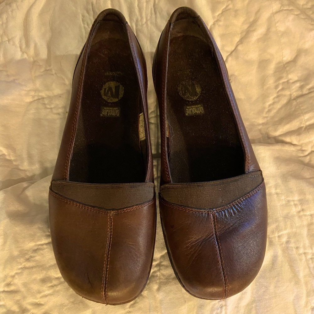 Brown Merrell Flats, very comfortable, size-6